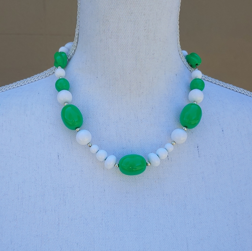 🦋3/$20🦋 VTG | Green Bubble Beaded💚Necklace